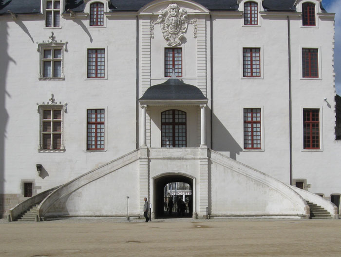 Hotel de Ville Nantes.jpg